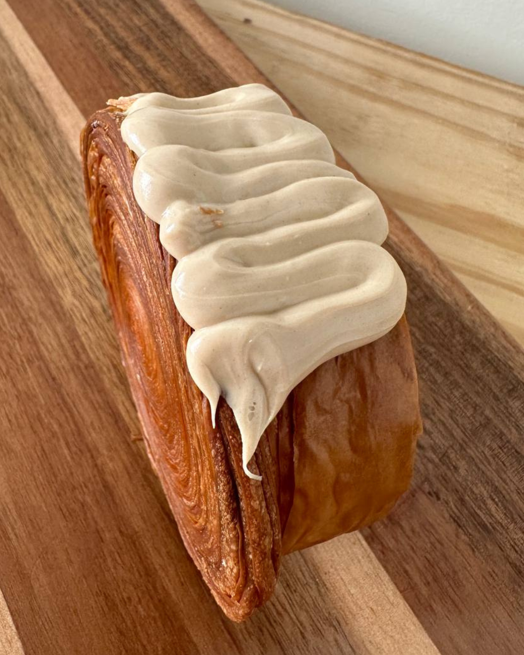 Croissant Roll Hazelnut White