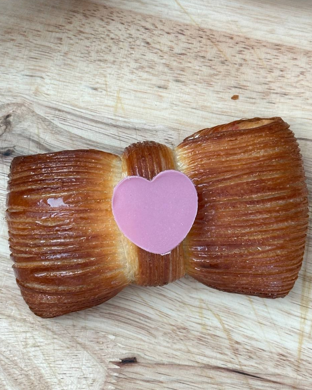 Bow Croissant